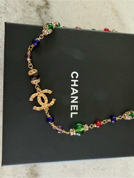 CHANEL Jewelry - CHANEL Gold-Tone Multicolor Beaded Necklace with Interlocking CC Charm